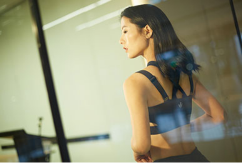 女性运动服饰“明霓菲”获千万Pre-A轮融资，启用品牌域名uminifier.com